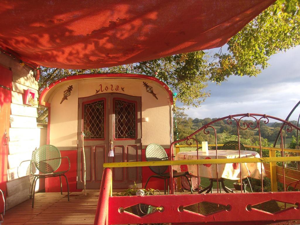 La Roulotte De Lola - Chambre D'Hotes La Celle  Exterior photo